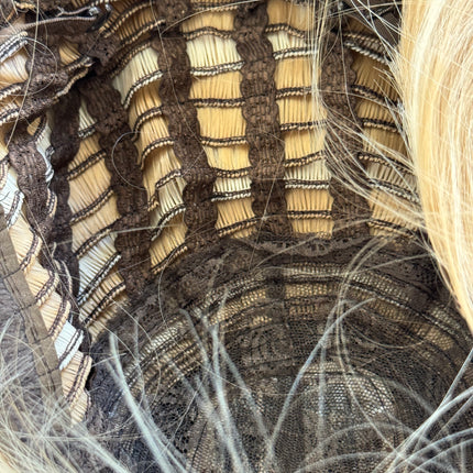 Tillstyle  blonde brown wig with side part for women loose body wave layered short wig bob wig