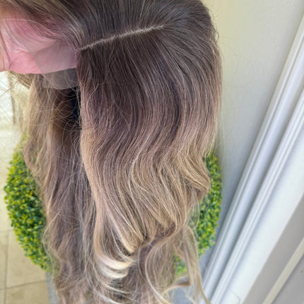 Tillstyle long ombre dirty blonde wavy for women 26 inch middle part water wave wig