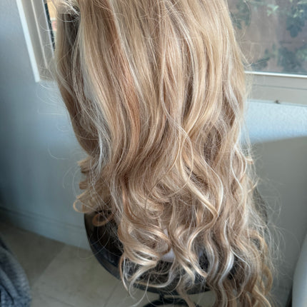 Tillstyle long caramel blonde  mix wavy for women 26 inch middle part curly wavy wig synthetic premium fibre heat resistant