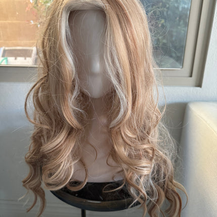 Tillstyle long caramel blonde  mix wavy for women 26 inch middle part curly wavy wig synthetic premium fibre heat resistant