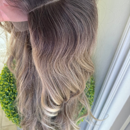 Tillstyle long ombre dirty blonde wavy for women 26 inch middle part water wave wig