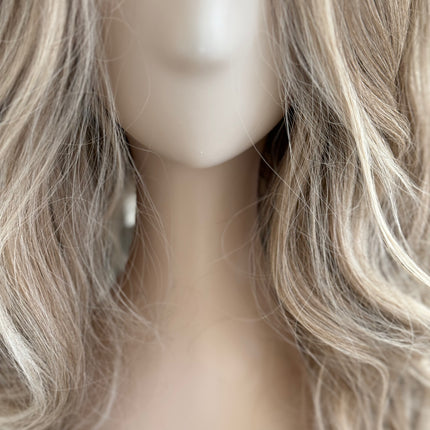Tillstyle long ombre dirty blonde wavy for women 26 inch middle part curly wavy wig