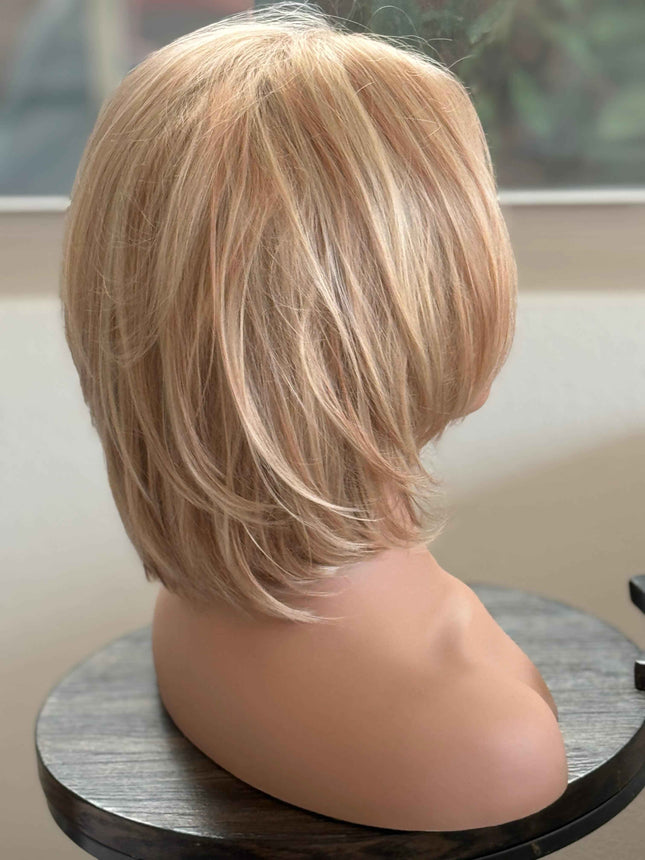 Tillstyle blonde highlighted short layered wig