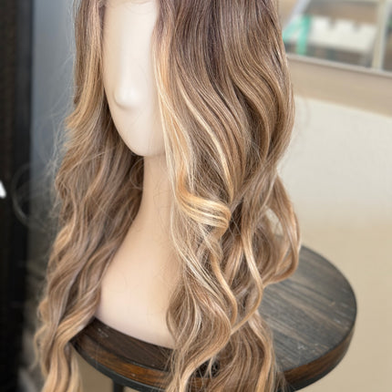 Tillstyle long ombre blonde wavy wig for women 26 inch middle part curly wavy wig
