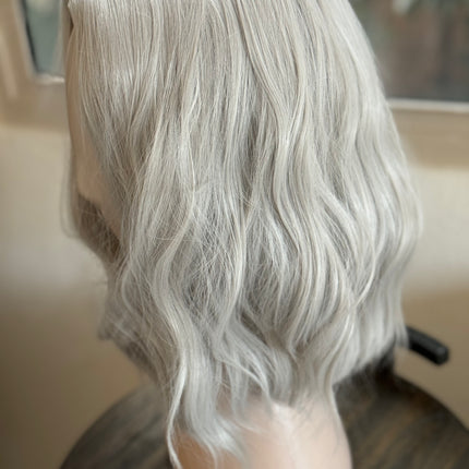 Tillstyle white silver wig for women loose body wave layered short wig bob wig
