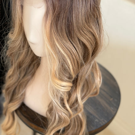 Tillstyle long ombre blonde wavy wig for women 26 inch middle part curly wavy wig