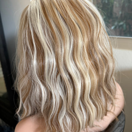 Tillstyle  blonde brown wig with side part for women loose body wave layered short wig bob wig