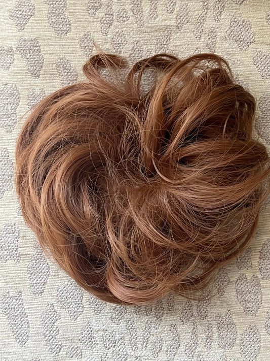 Tillstlye messy hair bun