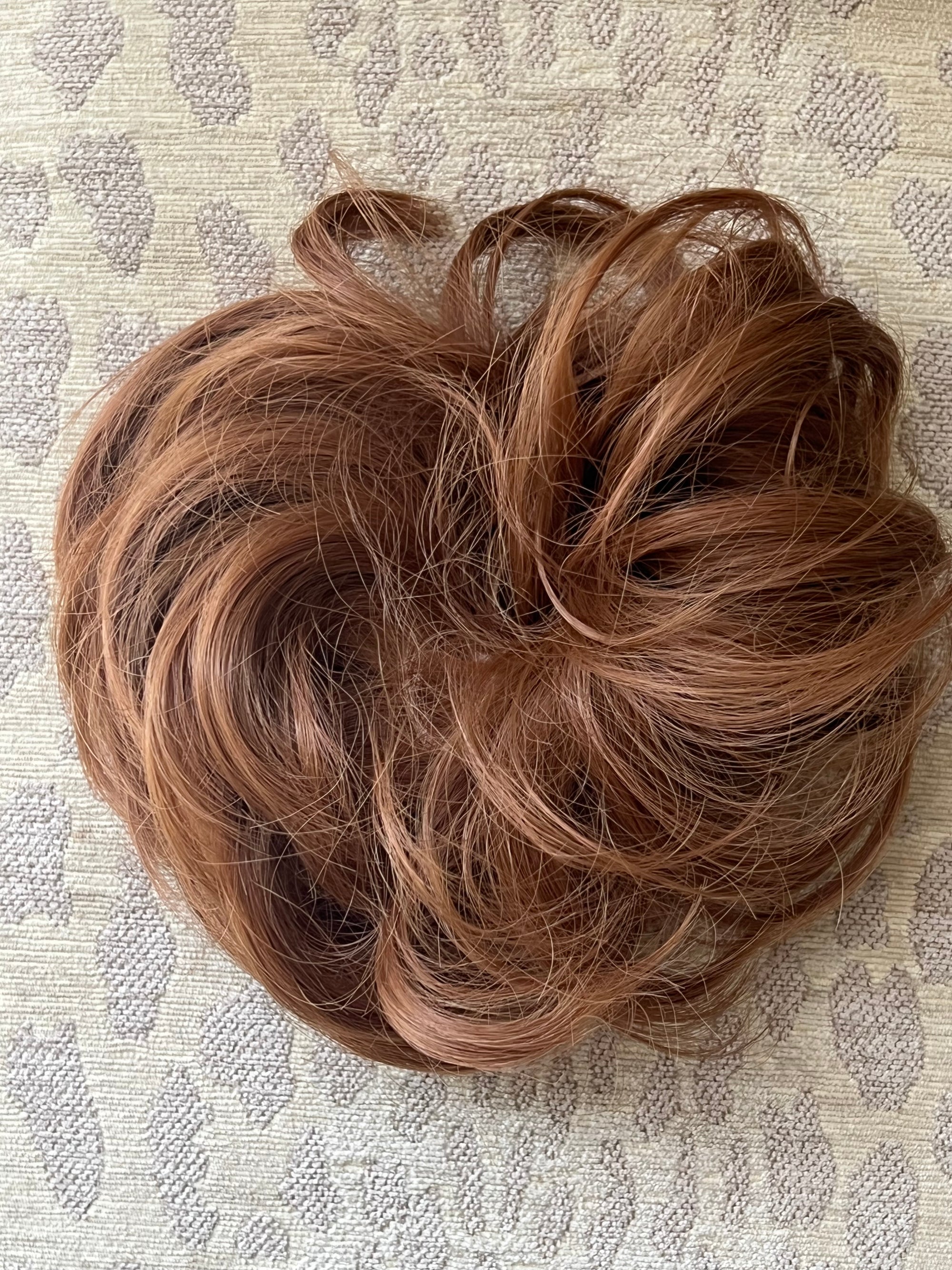 Tillstlye messy hair bun