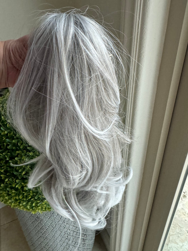 Tillstyle grey /white ends curly claw clip ponytail