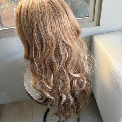 Tillstyle long mixed caramel blonde wavy for women 26 inch middle part curly wavy wig synthetic premium fibre heat resistant