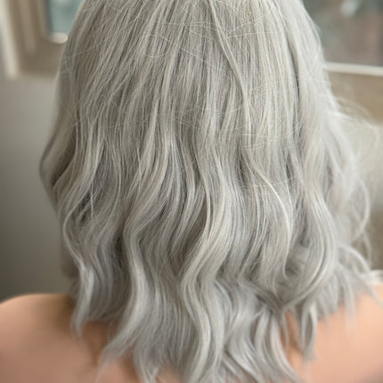 Tillstyle white silver grey wig for women loose body wave layered short wig bob wig premium synthetic fibre