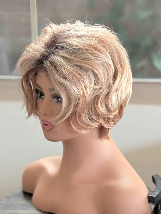 Tillstyle blonde short wig wavy layered