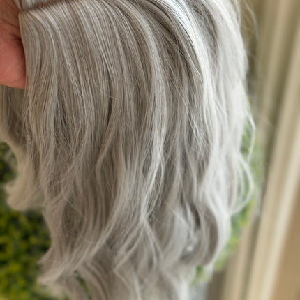 Tillstyle white silver grey wig for women loose body wave layered short wig bob wig