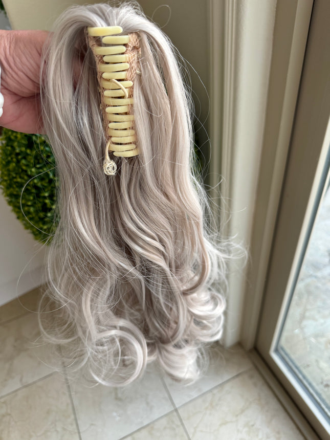 Tillstyle ashblonde grey loose body wave clip in ponytail