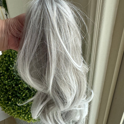 Tillstyle grey /white ends curly claw clip ponytail