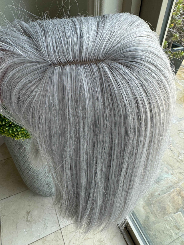 Tillstyle  grey  bob  wig with curtain bangs