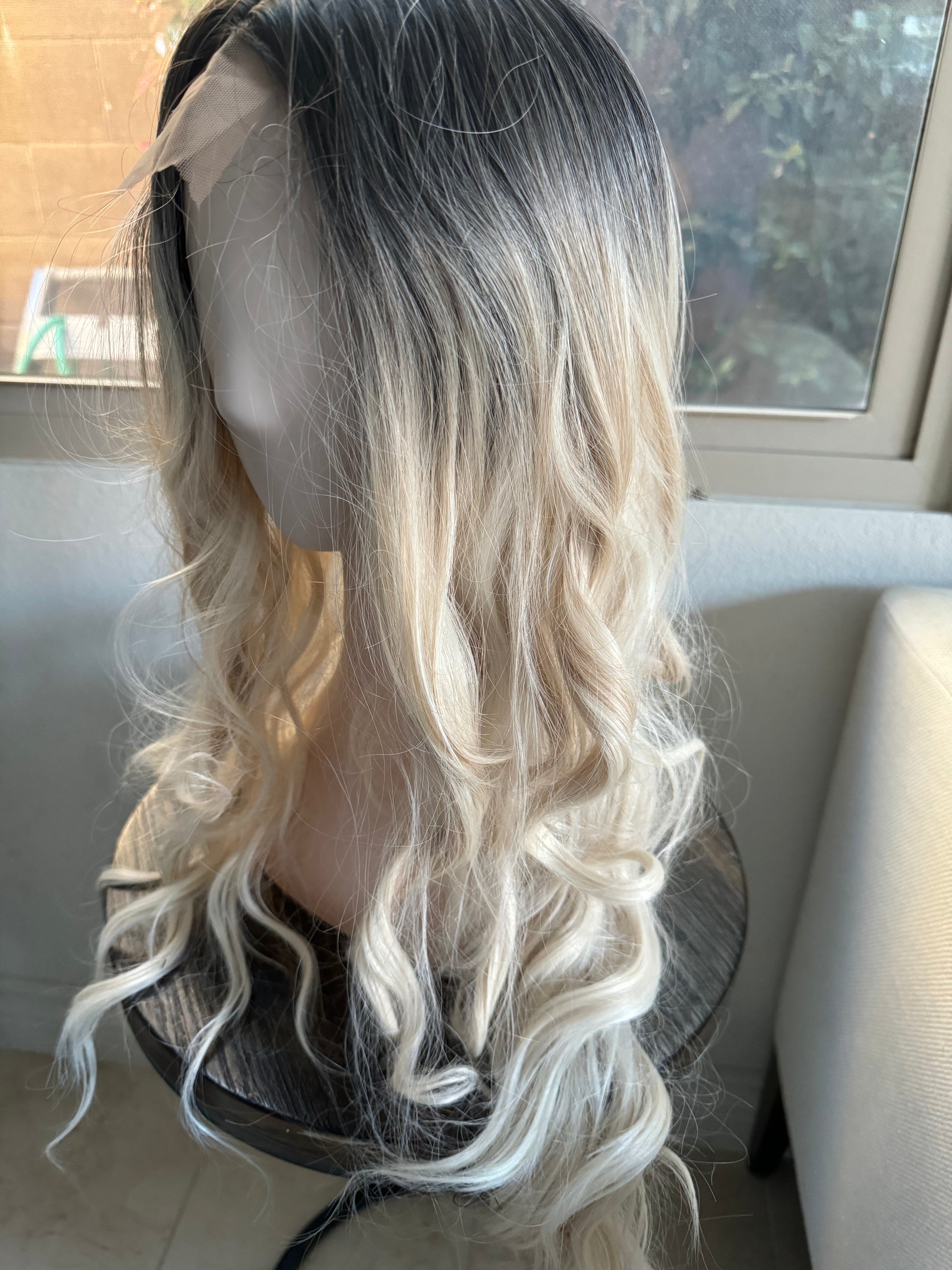 Tillstyle long platinum blonde wavy for women 26 inch middle part