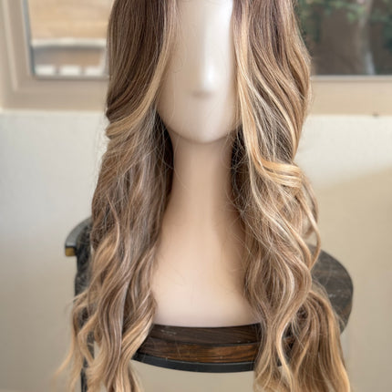 Tillstyle long  ombre blonde wavy wig for women 26 inch middle part curly wavy wig