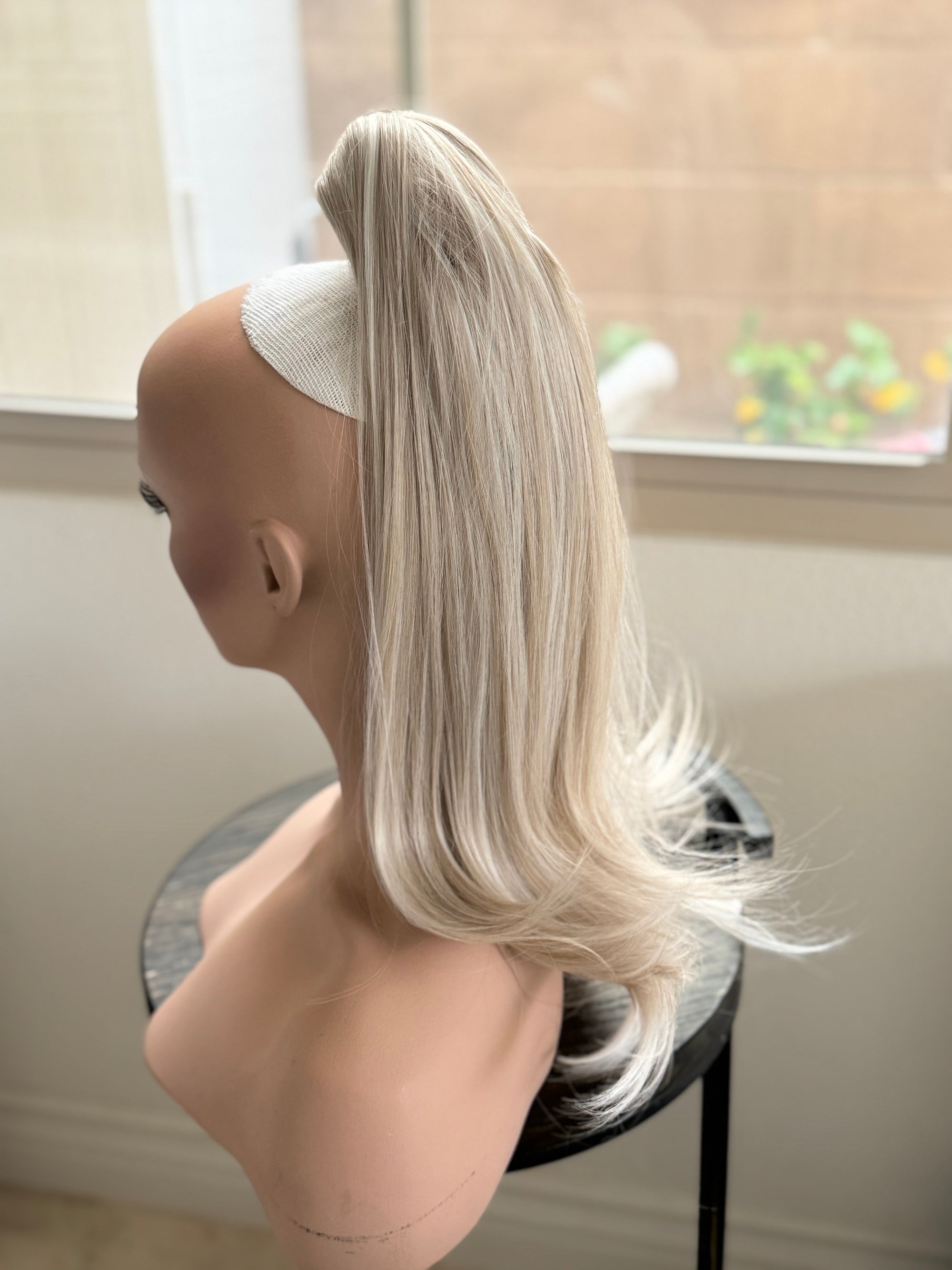 Tillstyle white blonde highlighted ponytail