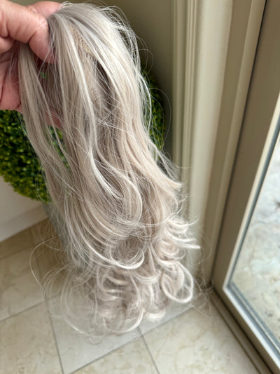 Tillstyle ashblonde grey loose body wave clip in ponytail
