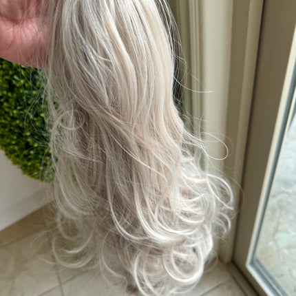 Tillstyle ashblonde grey loose body wave clip in ponytail