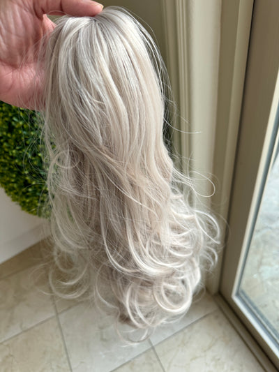 Tillstyle ashblonde grey loose body wave clip in ponytail