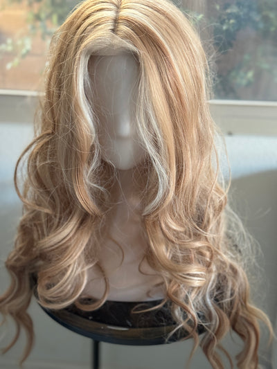 Tillstyle long caramel blonde  mix wavy for women 26 inch middle part curly wavy wig synthetic premium fibre heat resistant