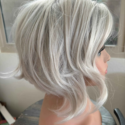 Tillstyle white silver grey short layered wig