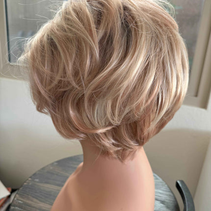 Tillstyle blonde short wig wavy layered