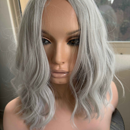 Tillstyle white silver grey wig for women loose body wave layered short wig bob wig premium synthetic fibre