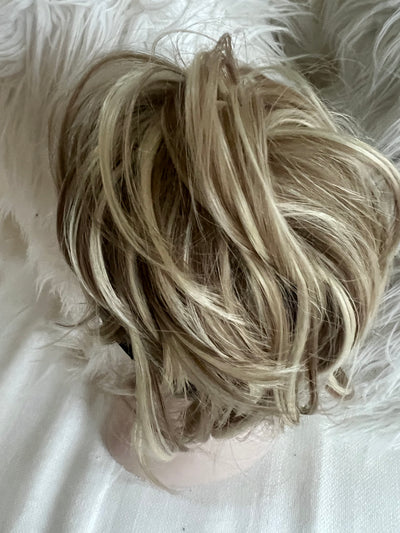 Tillstyle elastic hairbun scrunchie hair piece for women with long bangs bleach blonde ombre highlights