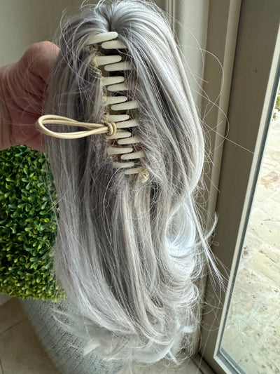 Tillstyle grey /white ends curly claw clip ponytail