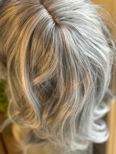 Tillstyle light grey silver wig with curtain bangs for women layered grey wig with pale white ends