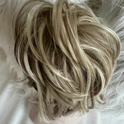 Tillstyle elastic hairbun scrunchie hair piece for women with long bangs bleach blonde ombre highlights