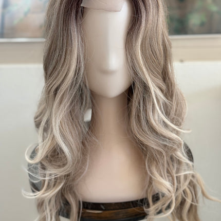 Tillstyle long ombre dirty blonde wavy for women 26 inch middle part curly wavy wig