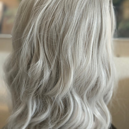 Tillstyle white grey wig for women loose body wave layered short wig bob wig premium synthetic fibre