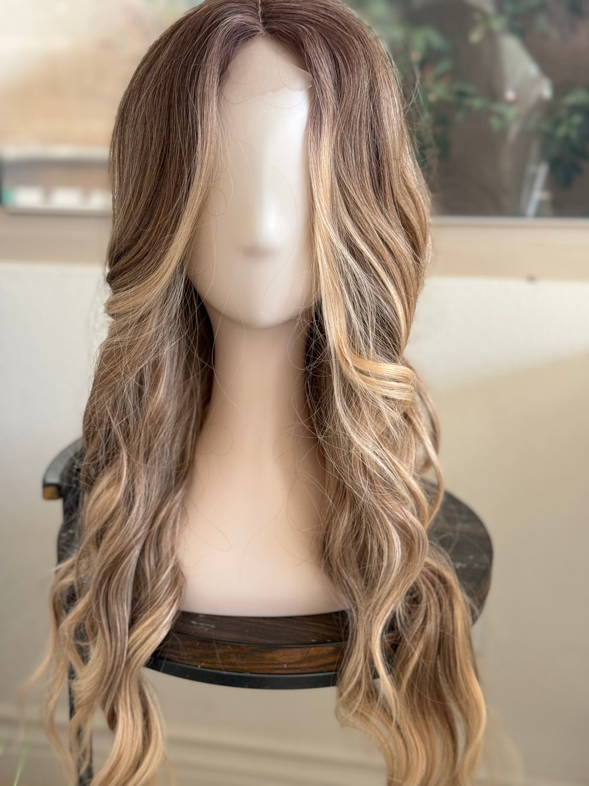 Tillstyle long ombre blonde wavy wig for women 26 inch middle part curly wavy wig