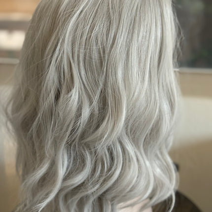 Tillstyle white grey wig for women loose body wave layered short wig bob wig premium synthetic fibre