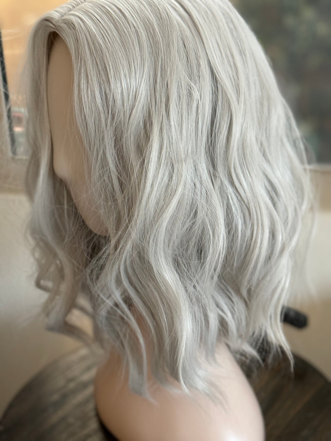 Tillstyle white grey wig for women loose body wave layered short wig bob wig premium synthetic fibre